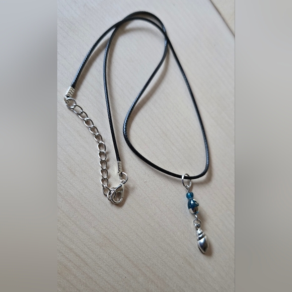 Silvertone Sea Shell Pendant Necklace - Picture 2 of 2